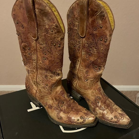 Women’s Snip Toe Cowboy Boots - Picture 3 of 5